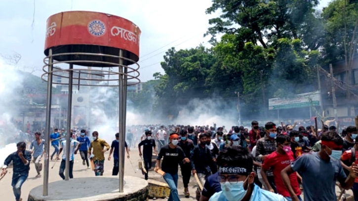 বগুড়ায় সড়ক অবরোধ-মোড়ে মোড়ে আগুন, নিহত ২