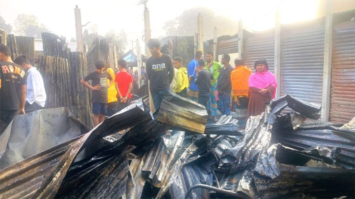 কালিহাতীতে অগ্নিকান্ডে ৮টি দোকান পুড়ে ছাই, কোটি টাকার ক্ষয়ক্ষতি