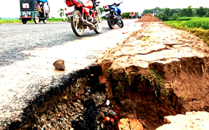 ৬৪৩ কোটির রাস্তার নির্মাণ কাজ চলছেই: চলছে নির্মাণ, আরেকদিকে ভাঙছে 