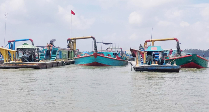 ব্রাহ্মণবাড়িয়ায় মেঘনা থেকে প্রতিদিন ১৫ লাখ টাকার অবৈধ বালু উত্তোলন করা হচ্ছে , নীরব প্রশাসন