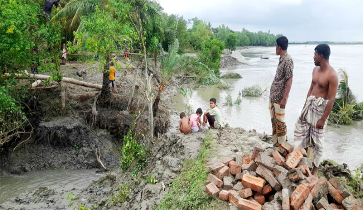 বাগেরহাটের রামপালে নদী ভাঙ্গনে শতাধিক পরিবার পানিবন্দি