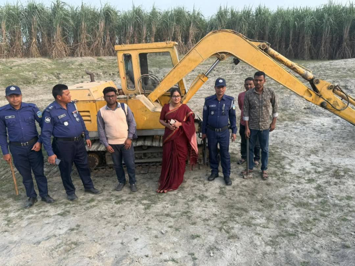 ইসলামপুরে ব্রহ্মপুত্রে নদে অবৈধ বালু উত্তোলনকারী স্পটে মোবাইল কোর্ট