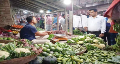 ঘোড়াঘাটে বাজার মনিটরিং এ নির্বাহী ম্যাজিষ্ট্রেট