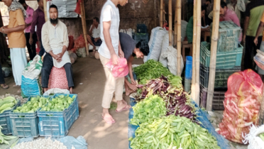 নীলফামারীতে মরিচের ঝাঁজে অস্থির ক্রেতা